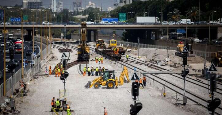 עבודות הרכבת, ארכיון. צילום: מרים אלסטר, פלאש 90 משבר עבודות הרכבת בשבת – האם הליכוד והחרדים במסלול התנגשות?