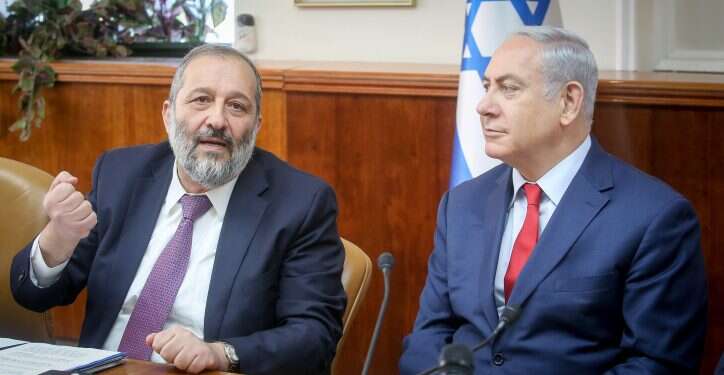 אריה דרעי בממשלה, 2017. צילום: מארק ישראל סלם, פלאש 90 למרות הנסיבות המקילות – יהיה קשה מאוד להחזיר את דרעי להיות שר