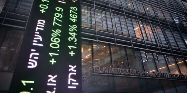 מבנה הבורסה לניירות ערך בתל אביב. צילום: אדם שולדמן/פלאש90 מתנגדי הרפורמה המשפטית לא בוחלים באמצעים שעלולים לפגוע בכיס של כולנו