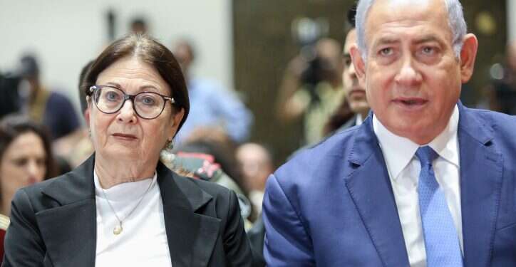 בנימין נתניהו ואסתר חיות. צילום: Noam Revkin Fenton/Flash90 לשימוש חד פעמי