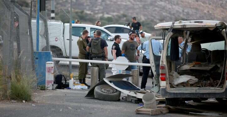 מחסום מכבים. צילום: פלאש 90 נדרס, נפצע קשה, קם וירה: צל"ש יוענק לקצין שחיסל מחבל שדרס אותו