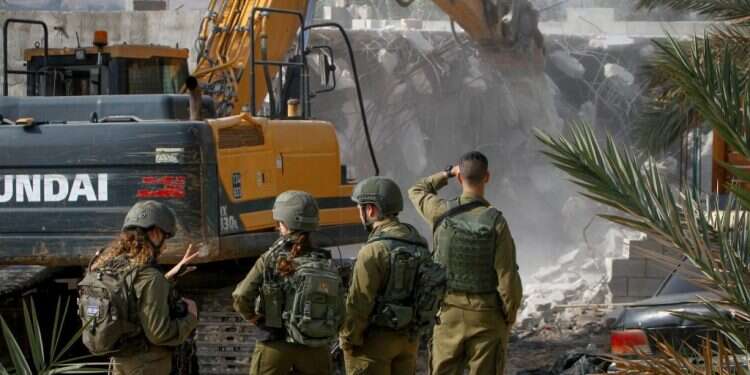 הריסת בית מחבל בבקעת הירדן, ארכיון. צילום: נאסר אישתיה, פלאש 90