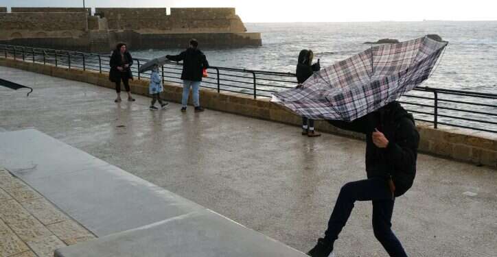 גשם ורוח בעכו, אילוסטרציה. צילום: מיכאל גלעדי, פלאש 90 גשם רוח קור חורף תחזית ים