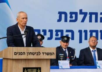 עומר בר-לב ניצל את טקס החילופים כדי לסגור חשבון עם המתנחלים