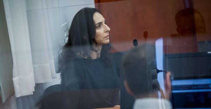 הסנגור במשפט נתניהו: "מסמכים נעלמים באופן שיטתי". העדה: "לא יודעת איך לענות על זה"