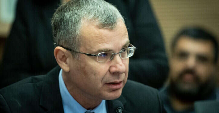 שר המשפטים יריב לוין. צילום: יונתן זינדל, פלאש 90 לוין משיב לחיות ותוקף: "שמה את עצמה מעל הכנסת, מעל להכרעת העם"