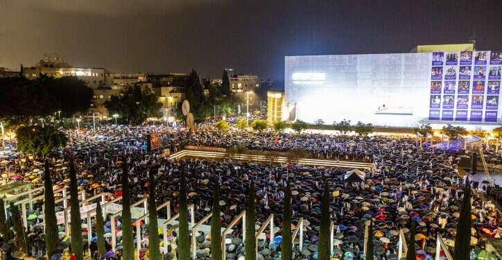 ההפגנה נגד הממשלה בכיכר הבימה, מוצ כל הכבוד למפגינים, אבל זה לא אומר שאתם צודקים