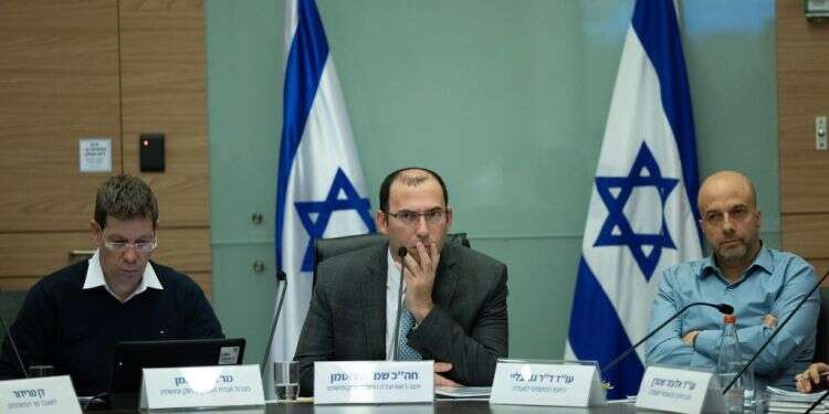 ועדת החוקה. צילום: צילום: יונתן זינדל, פלאש 90 מטרת החרמת הדיונים: דה-לגיטימציה משפטית לרפורמה