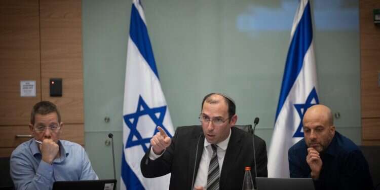 שמחה רוטמן בועדת חוקה. צילום: יונתן זינדל, פלאש90 הערה אחת של אהרן ברק ניטרלה לשנים את הריסת בתי המחבלים