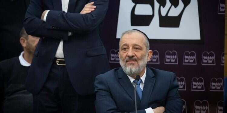 חוק הגיוס ירוכך? "לא בא בחשבון": הצוות הקואליציוני יתכנס לתאם עמדות