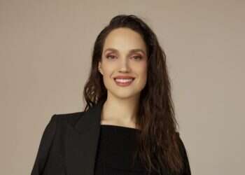 "לא נכון להיות 100 אחוז טוטאלית רק לאמנות וכל היום לשיר ולהופיע"