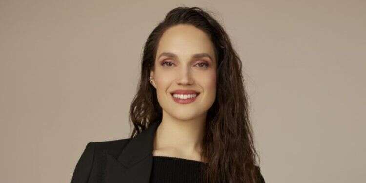 "לא נכון להיות 100 אחוז טוטאלית רק לאמנות וכל היום לשיר ולהופיע"