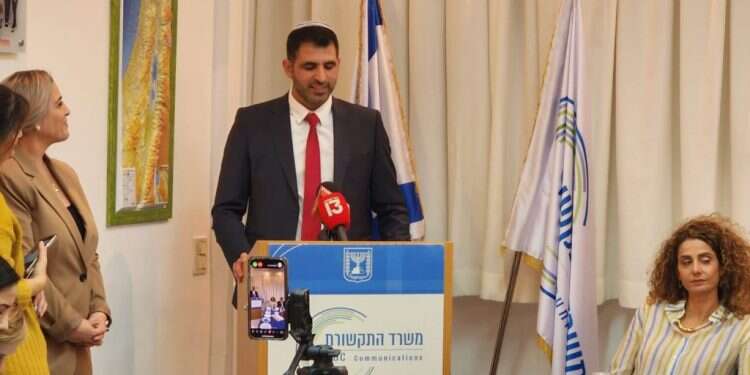 השר שלמה קרעי בטקס הכניסה למשרד התקשורת כניסת שלמה קרעי למשרד התקשורת – הזדמנות נדירה ליצור שידור ציבורי אמיתי