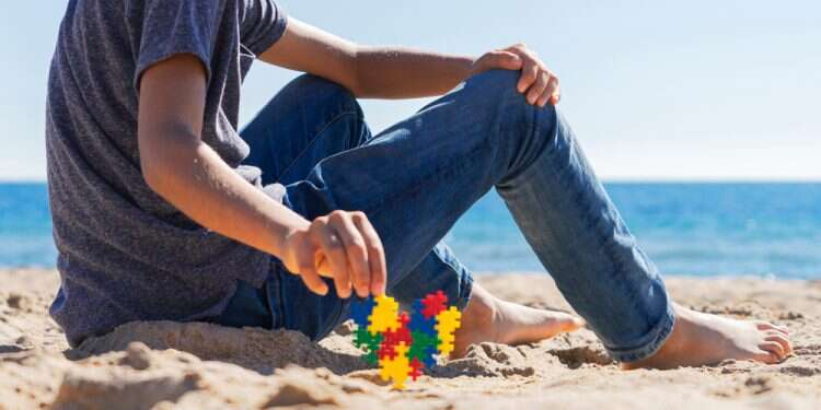 צילום: שאטרסטוק כאדם שנמצא על הספקטרום, חברויות בין אנשים 'רגילים' הם תעלומה גמורה עבורי