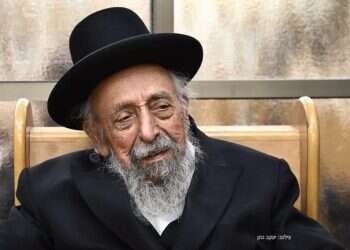 שופט נתן אוכל מלשכתו לעצורים לאחר שזכויותיהם הופרו