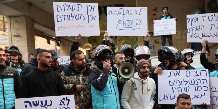 מחאת שליחי וולט נמשכת: חשש לפקקים בצירים מרכזיים