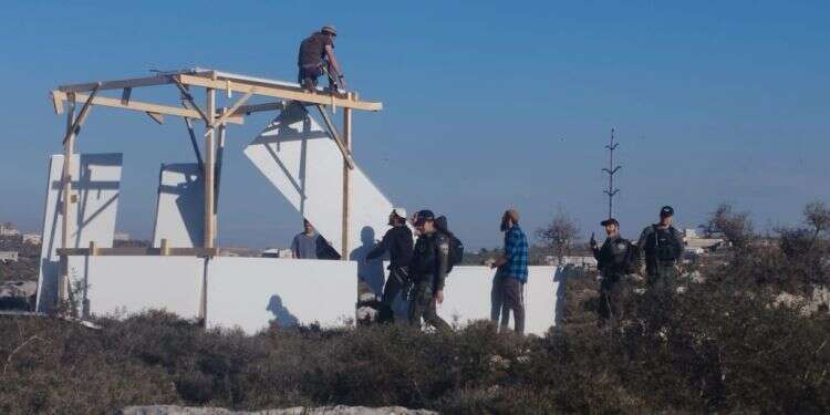 כוחות הביטחון פינו היום, בפעם השנייה, את גבעת אור חיים שבשומרון