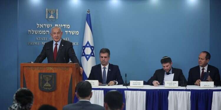 נתניהו, סמוטריץ', כהן וברקת במסיבת העיתונאים. צילום:  יונתן זינדל פלאש90 נתניהו במסיבת העיתונאים: "זו לא פעם ראשונה שיש לי ויכוח עם דרג מקצועי. יש אנשים טובים שטועים"