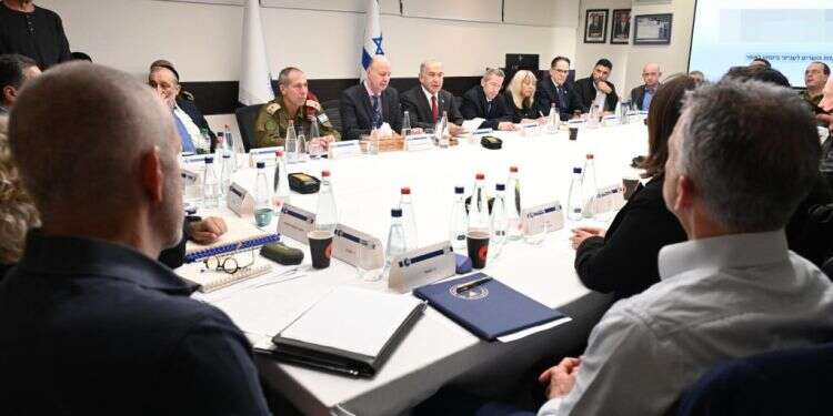 ישיבת הקבינט לאחר הפיגועים בירושלים. צילום: חיים צח, לע אם לא נבין שמזרח ירושלים וג'נין חד הם, נחטוף שוב