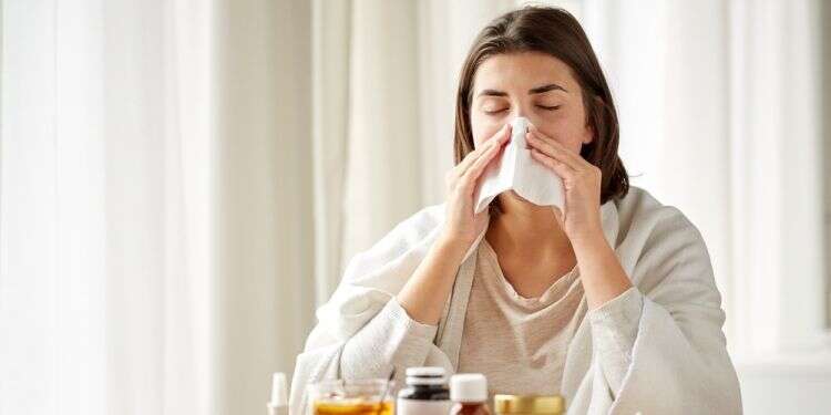 שפעת. צילום: שאטסטרוק מקוררים? חולשה כללית? אלו השמנים האתריים שיעזרו לכם לצלוח את החורף