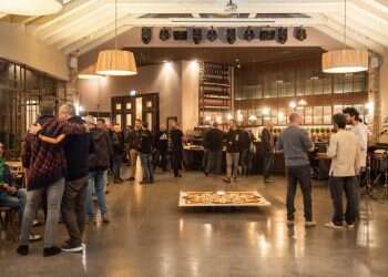 בלי שיפוט, בלי ציניות ובלי נשים: מעגלי הגברים צוברים פופולריות