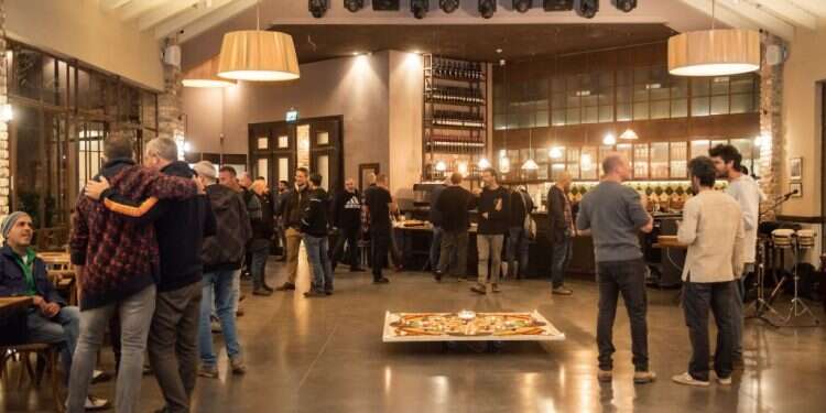 היפסטרים, ספורטאים ומנכ בלי שיפוט, בלי ציניות ובלי נשים: מעגלי הגברים צוברים פופולריות