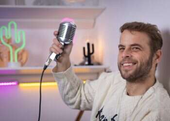 "היצירות שלי התחילו מסיפור מאוד מאוד רומנטי"