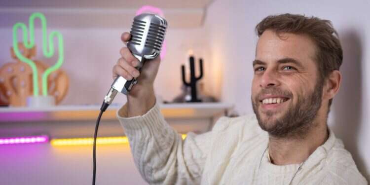 עידו ברטל. צילום: אריק סולטן "היצירות שלי התחילו מסיפור מאוד מאוד רומנטי"