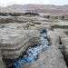 זבל לחופי ים המלח. צילום: EPA זה הזמן לפתוח דיאלוג: הגנה על הסביבה היא אינטרס משותף לכלל הציבור בישראל