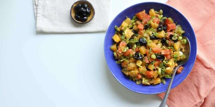 סלט תפוזים מרוקאי. צילום: אפרת ליכטנשטט השף איתי אדרי עם מתכוני תפוזים: ״לא חשבתי שאצליח כל כך מהר"