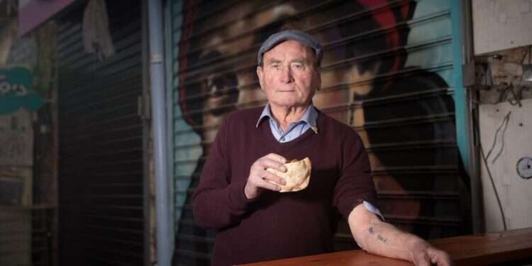 דוד לייטנר בשוק מחנה יהודה בירושלים. צילום: יונתן זינדל פלאש 90 תמונה שלנו