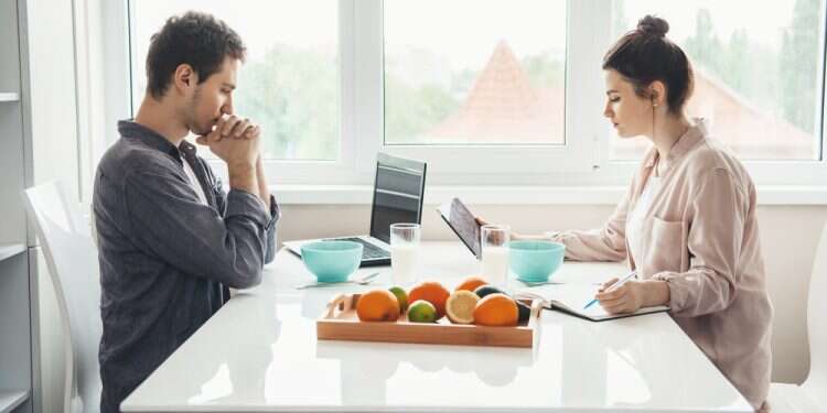 זוג, דייט, עבודה, ארוחת בוקר