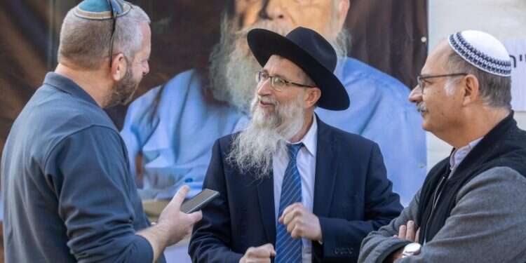 יהודה ויאיר. צילום יוסי אלוני "הוא חמישים שנה ברציפות זכה בתואר האיש הכי מקסים בעולם, ובפער"