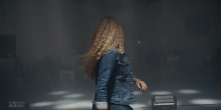 אלא בי - הקליפ הרשמי. צילום מסך