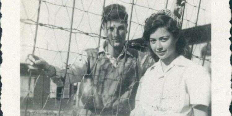 היה ברור שעונשי המאסר עומדים להגיע לסיומם. הגדר בין מחנה הגברים למחנה הנשים בעתלית, לאחר פינוי כלא בית־לחם. צילום: ארכיון מכון ז'בוטינסקי "האסירות הרגישו שהמחתרות שכחו אותן, והתחושה הזו ליוותה אותן במשך שנים"