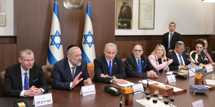 ישיבת הממשלה הראשונה, בשבוע שעבר. צילום: יונתן זינדל, פלאש 90