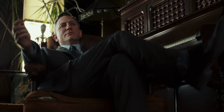 זו הפנטזיה: מישהו שיפרוץ לתוך סבך החיים שלנו ויעשה רגע סדר