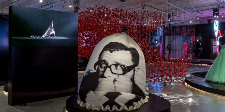 תערוכת אלבר אלבז. צילום: אלעד שריג ענת מלמוד, יאיר אגמון ואמנים נוספים נפגשים בליל הלבבות השבורים