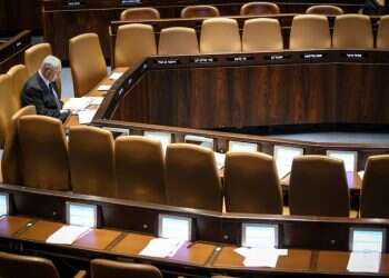 דיון 40 חתימות בנוכחות נתניהו: "לא תהיה דיקטטורה, בוזבזו שבעה שבועות"