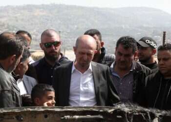 נציגי ארה"ב ואירופה ביקרו בחווארה וגינו את המתנחלים, אך לא את רצח האחים יניב