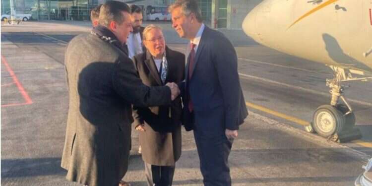 השר אלי כהן עם נחיתתו בטורקיה. צילום: משרד החוץ ביקור הזדהות: שר החוץ אלי כהן ייפגש עם ארדואן בטורקיה