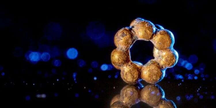 חרוז הזהב שהתגלה בחפירות רשות העתיקות בעיר דוד. צילום: קובי הראתי עיר דוד תגלית נדירה: חרוז זהב בן יותר מ-1,600 שנים, התגלה בעיר דוד