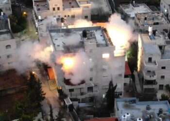 רגע פיצוץ בית המחבל בחברון. צילום: דובר צה צפו: הריסת בית המחבל שביצע את פיגוע הירי בחסם "אשמורת" שבחברון