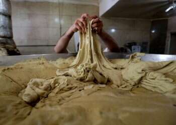 לישת בצק במאפייה