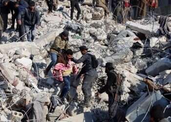 "שמענו שהם בחיים, שהם קראו מתחת להריסות": מעל 11 אלף הרוגים ברעידת האדמה