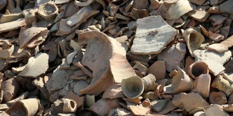 עדויות לשתיית בירה באתר החפירות בלגש. צילום: איי.אף.פי ארכיאולוגים חשפו פאב בן 5,000 שנה בעיראק