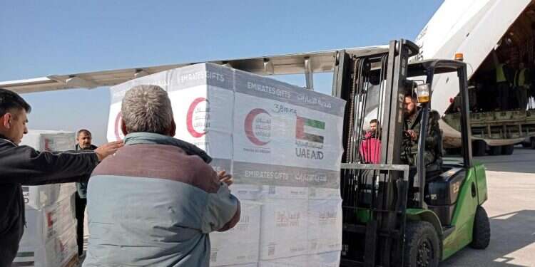 משלוח סיוע מהאמירויות לנפגעים ברעידת האדמה. צילום: איי. אף. פי