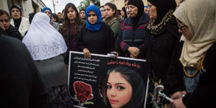 הלוויתה של ליאן זאהר נאסר, ישראלית שנהרגה בפיגוע הטרור בטורקיה ב-2017. צילום: הדס פרוש, פלאש 90 בית המשפט בארה"ב שוקל לאשר תביעה נגד פייסבוק, טוויטר ויוטיוב בגין אחריות לפיגוע