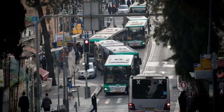תחבורה ציבורית בירושלים. צילום: יונתן זינדל, פלאש 90