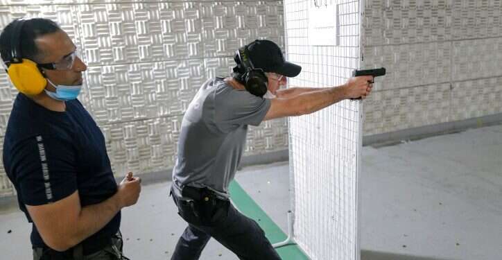 מטווח, אילוסטרציה. צילום: מיכאל גלעדי, פלאש 90 הדרך לרישיון הנשק תתקצר: בן גביר הודיע על רפורמה באגף כלי הירייה